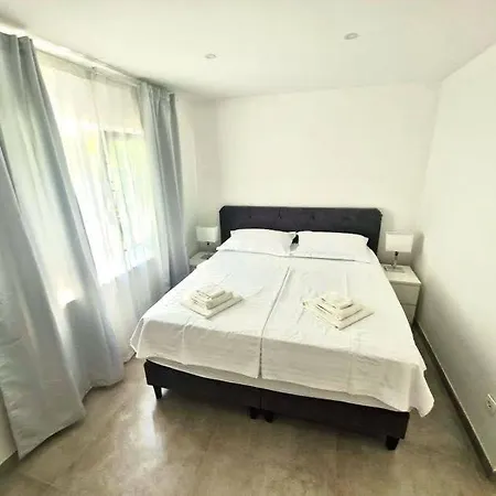 Suha Punta Luxury Apartments First Row To The Sea Kampor Exterior photo